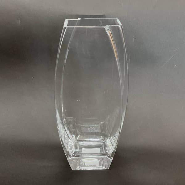 Corner-Cut oval vase