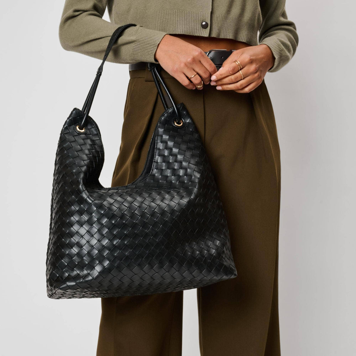 Woven U-shaped Hobo - black