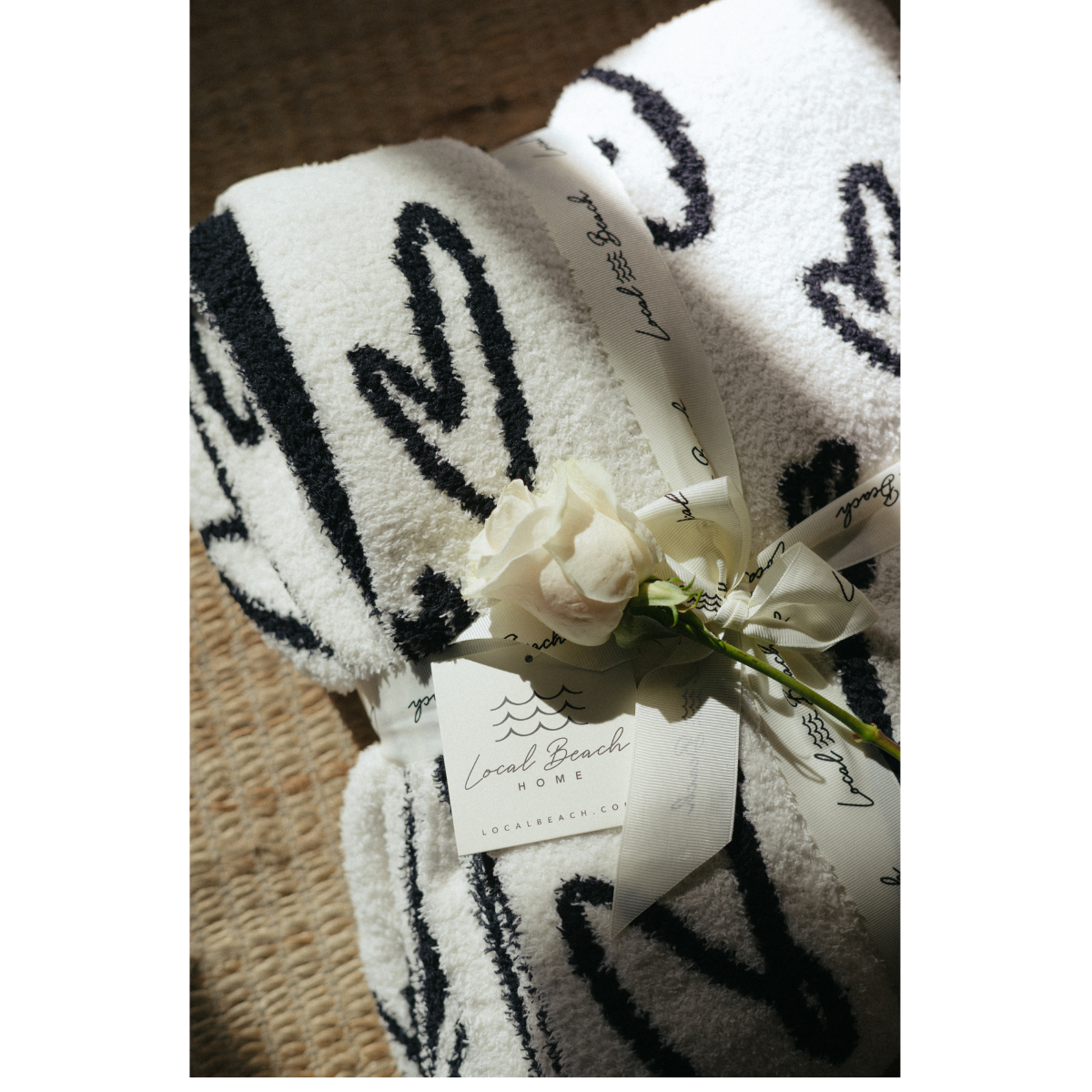 Heart Luxe Home Blanket - black/cream