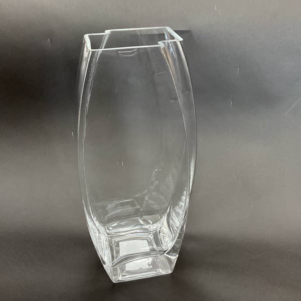 Corner-Cut oval vase