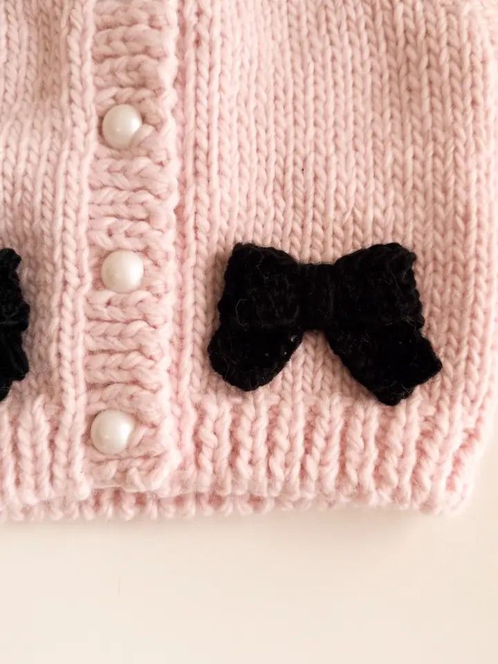 Cardigan rose et noir avec nœud pour bébé