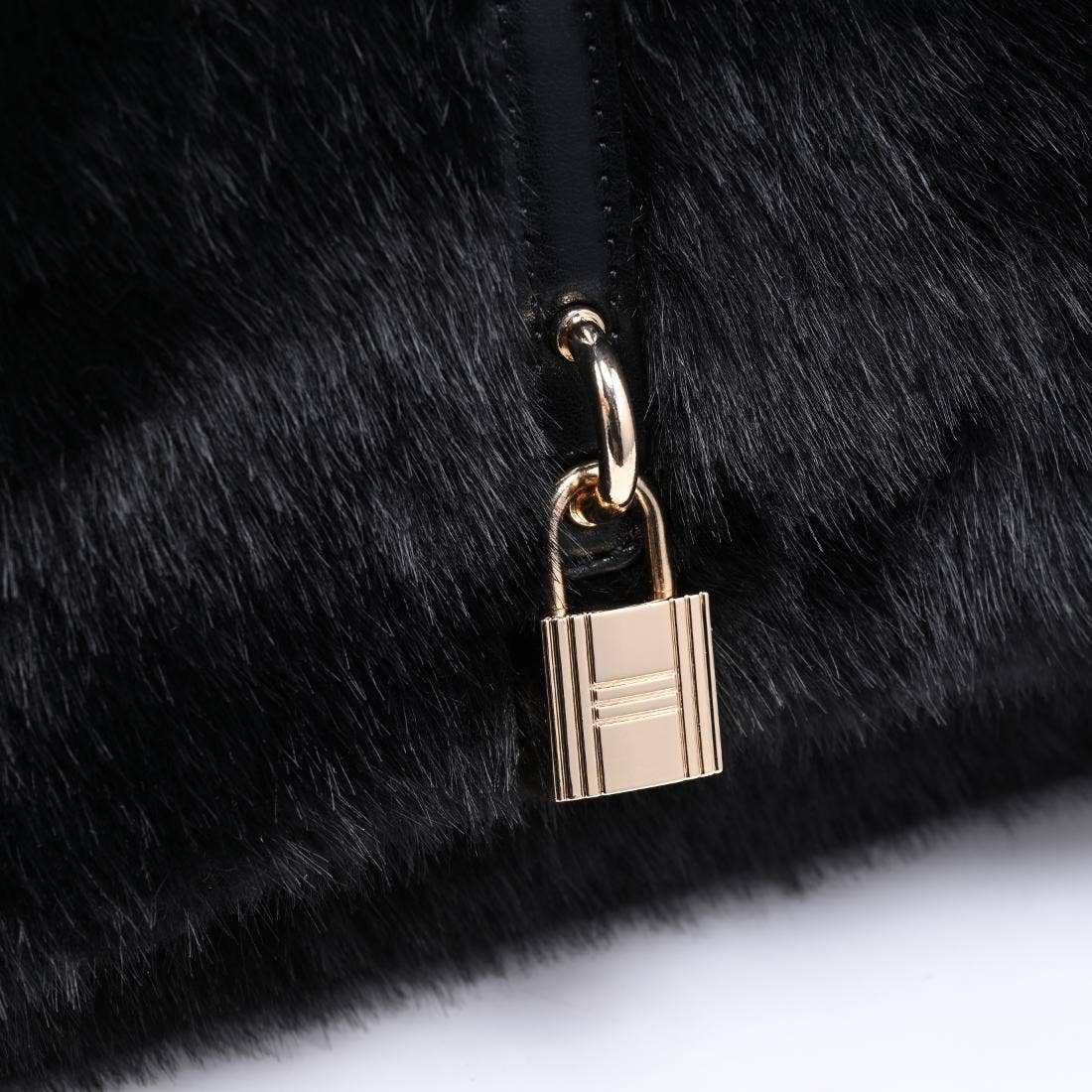 Plush baguette Shoulder Bag - black