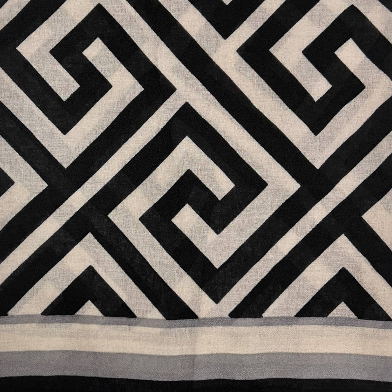 Classic big maze print scarf with fringes