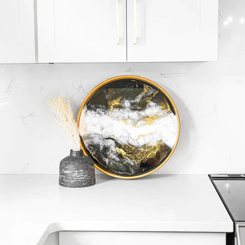 Plateau de service rond en résine et bambou