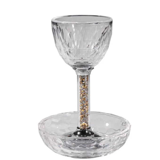 Coupe de Kiddouch en cristal avec pierres précieuses transparentes dans la tige et plateau assorti