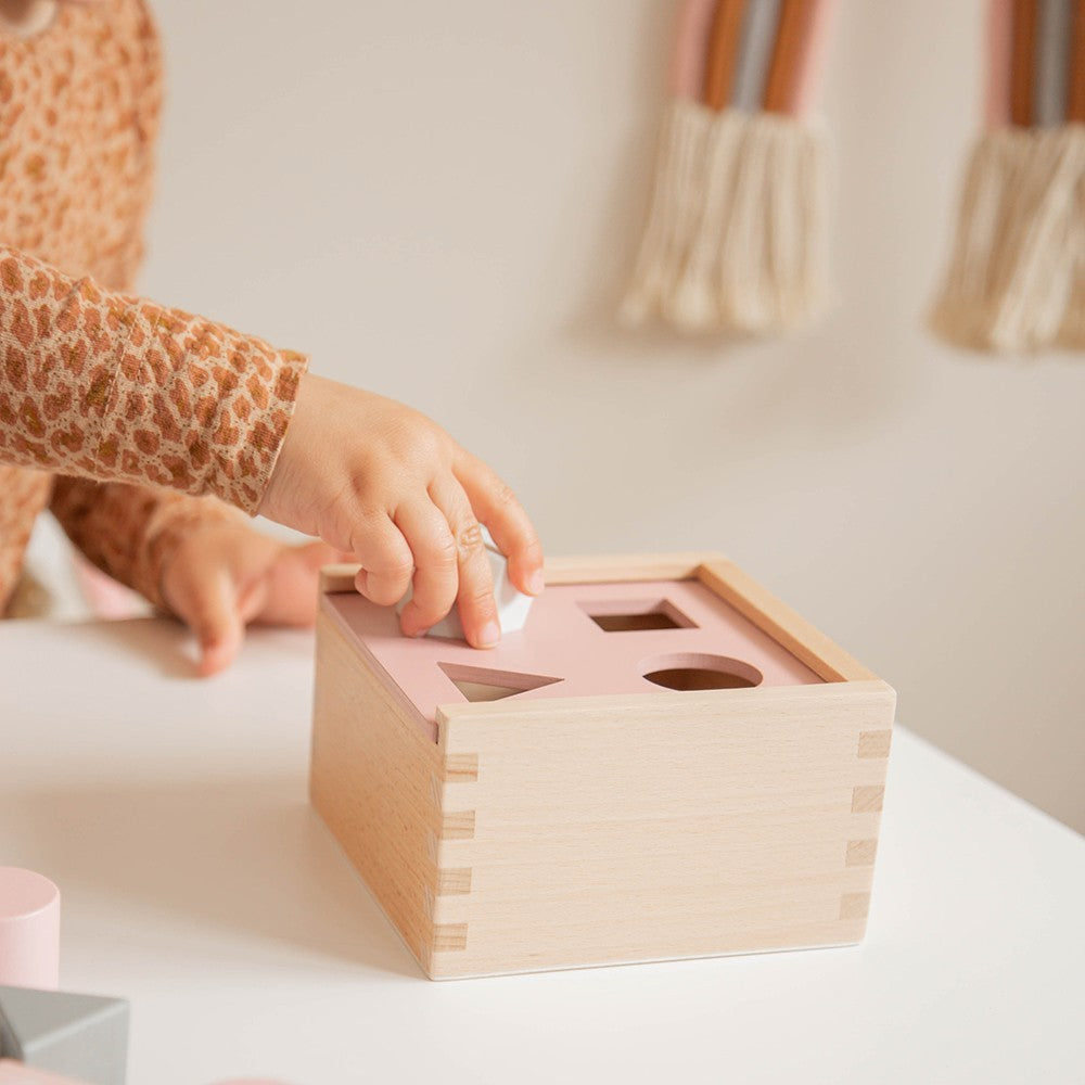 Shape sorting box - pink