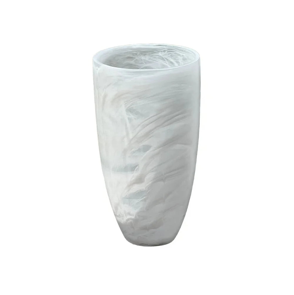 Vase en résine blanche à motifs tourbillonnants