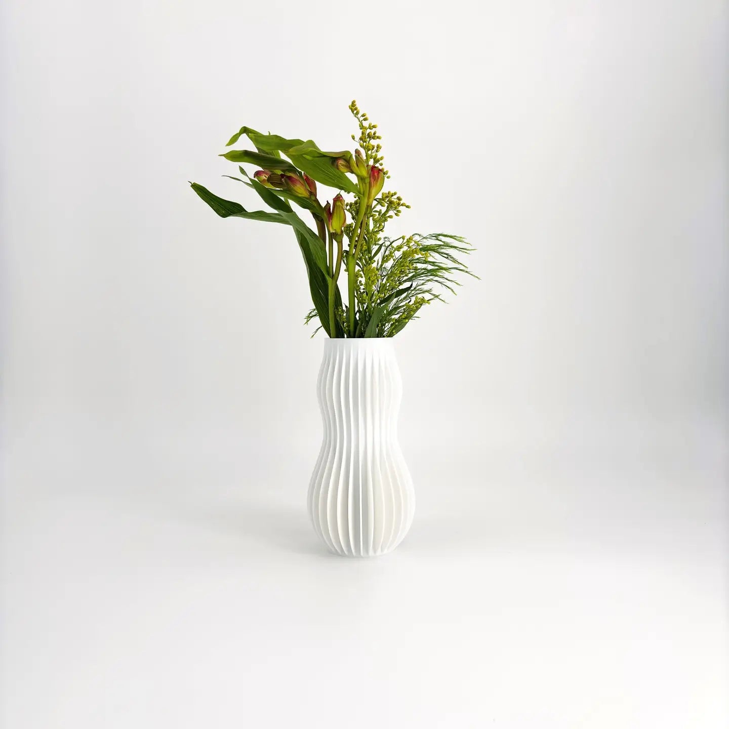 Holi flower vase - white