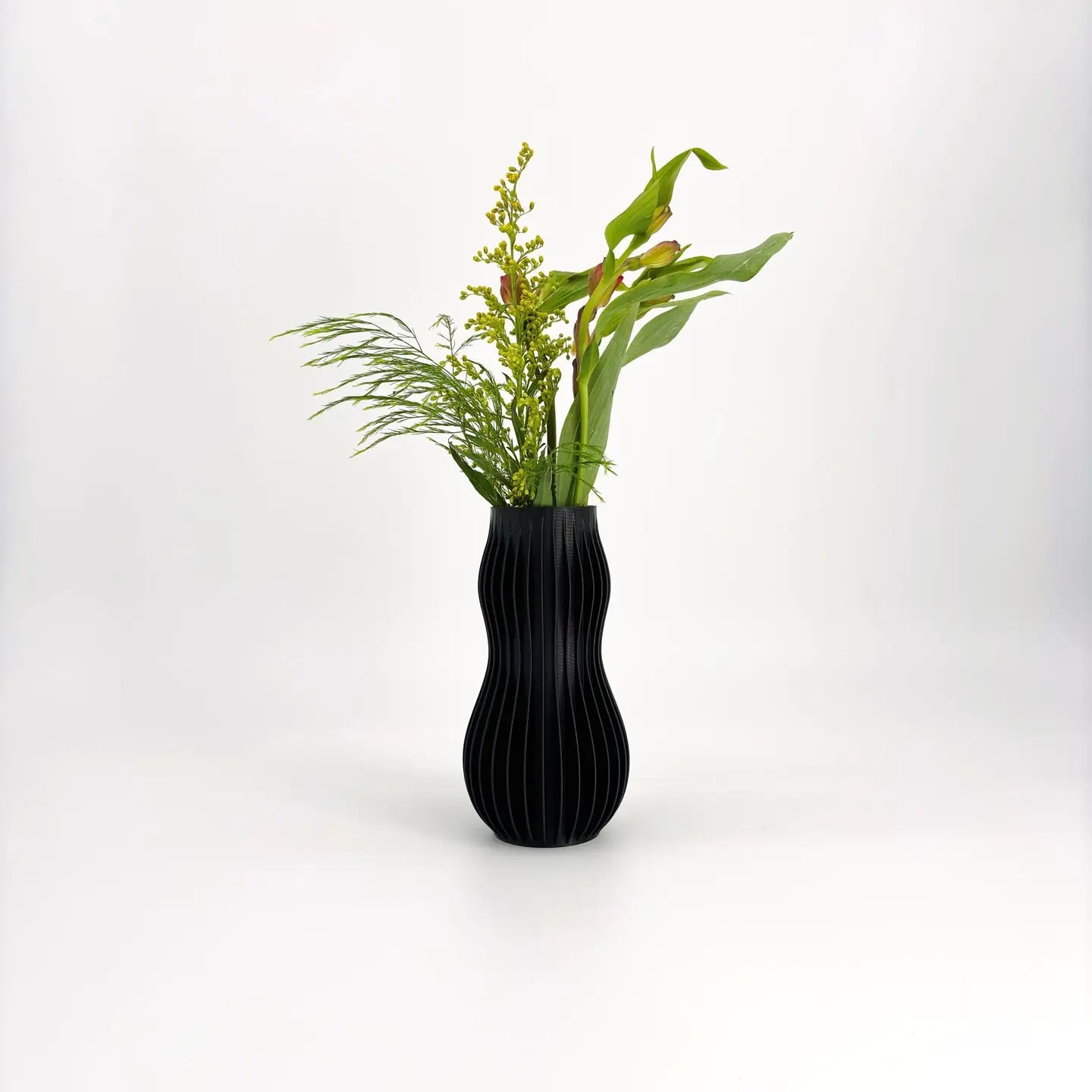 Holi flower vase - black
