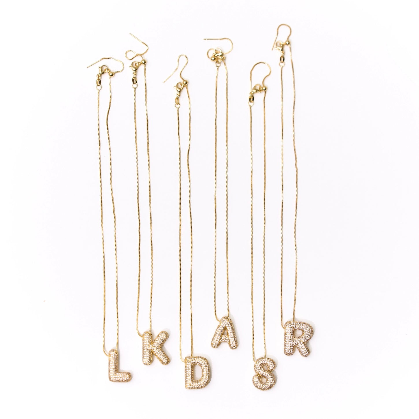 Collier en cristal avec lettres à bulles