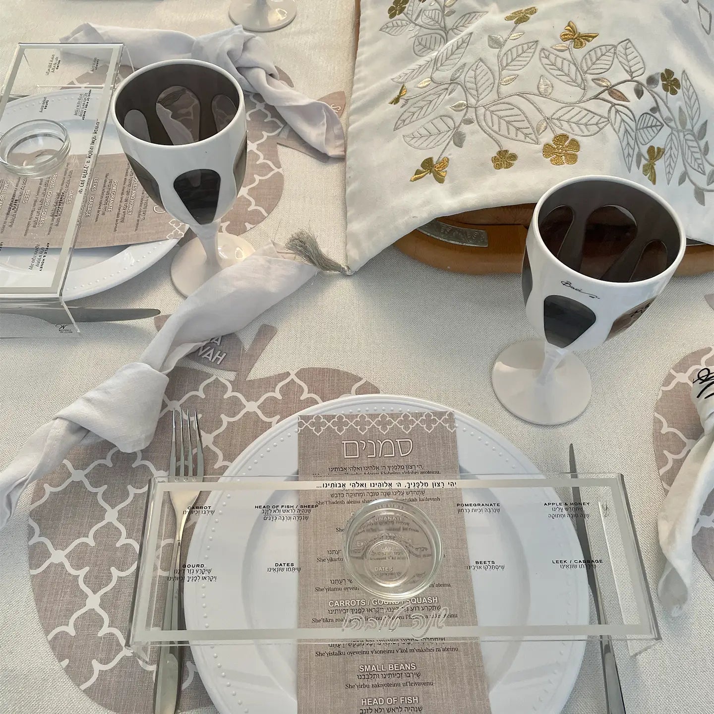 ORNAMENT APPLE TABLE ACCENT SET OF 12