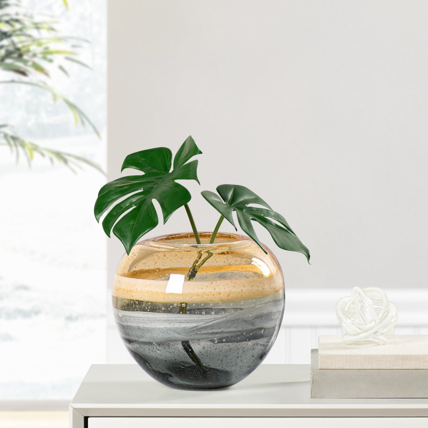 Petit vase sphérique en verre tourbillonnant Andrea - Ambre