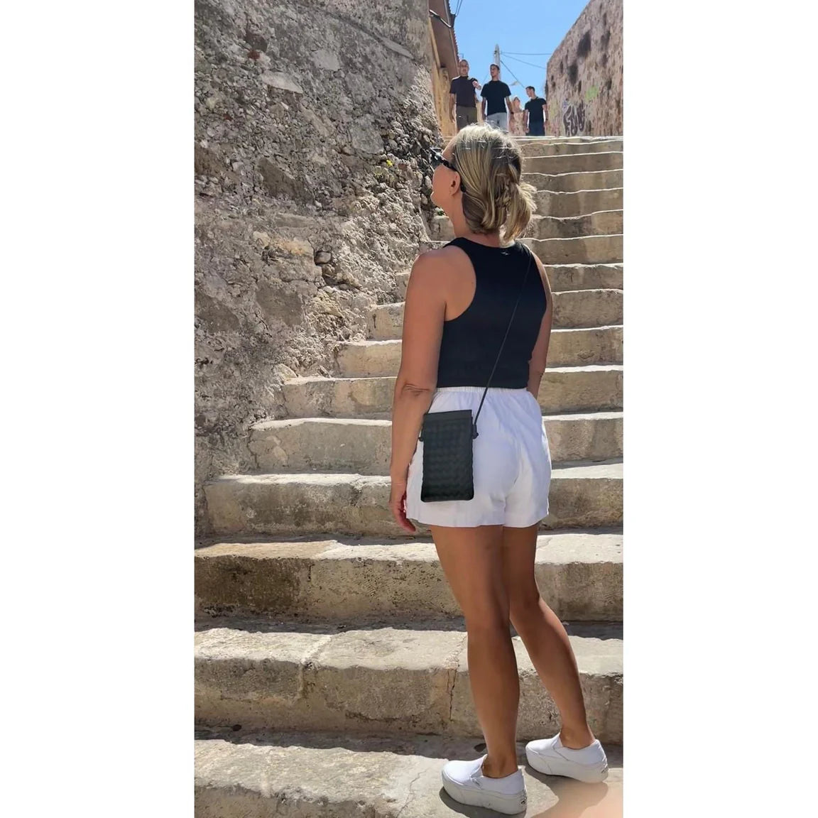 SAC À BANDOULIÈRE POUR TÉLÉPHONE EN CUIR VÉGÉTALIEN TISSÉ SHERWOOD - NOIR