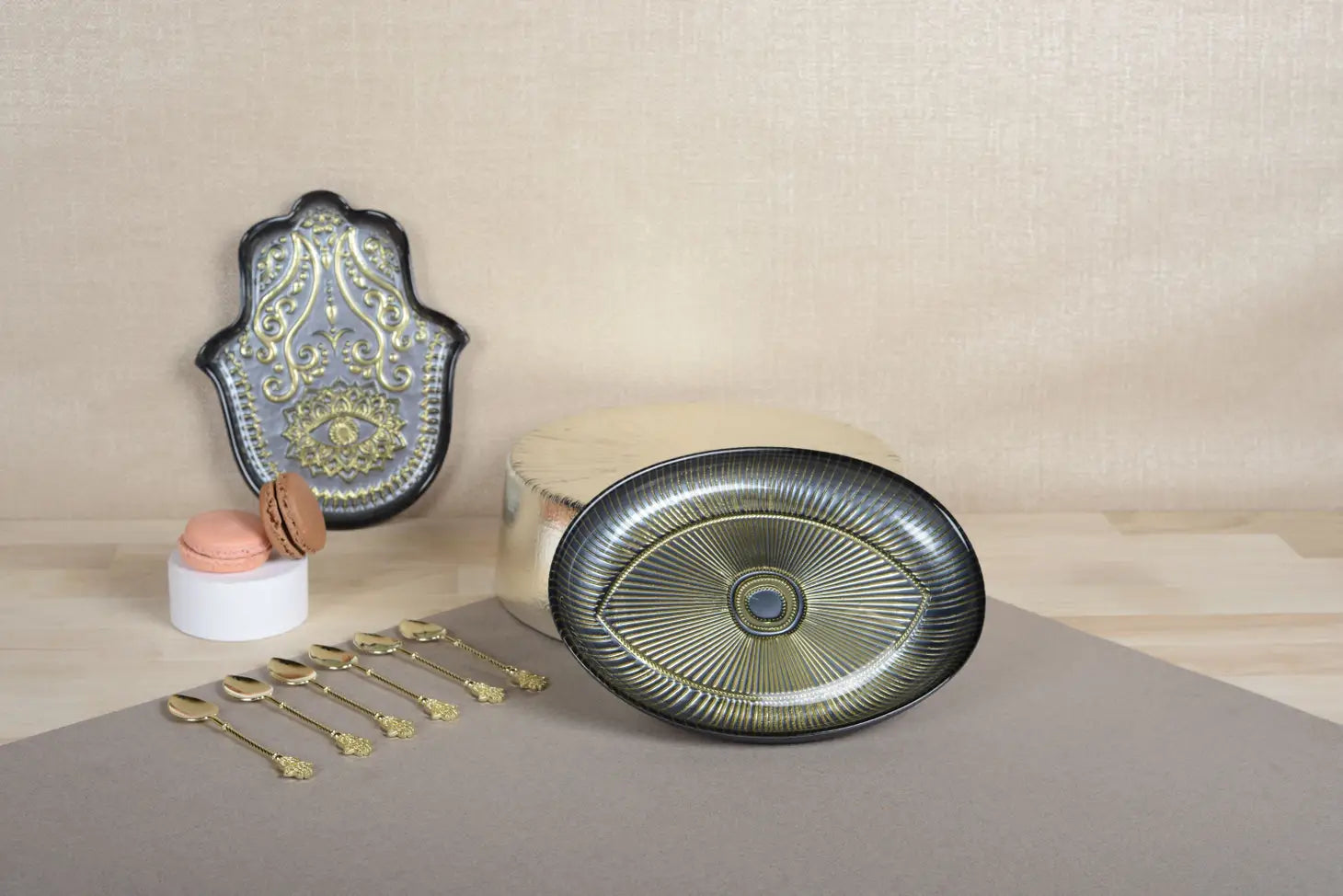 Plateau ovale contre le mauvais œil en argent/noir