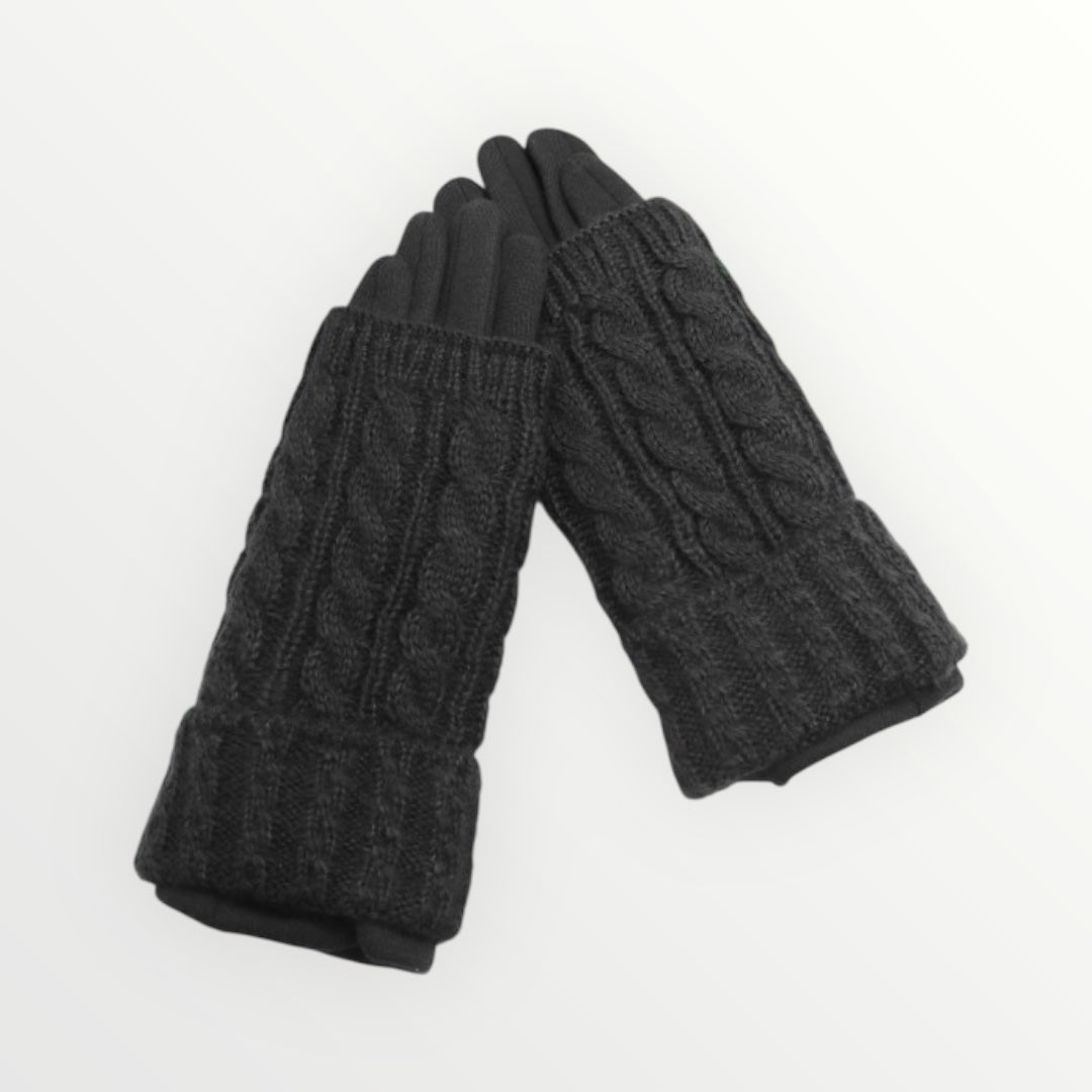 Cable knit gloves with cuff