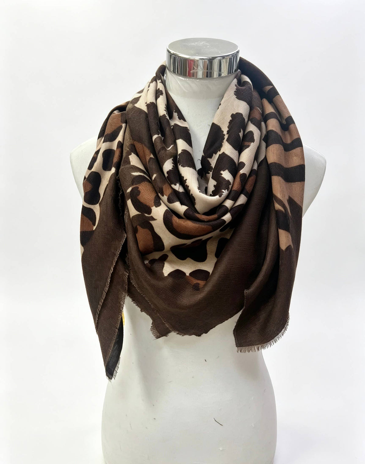Woolen leopard square