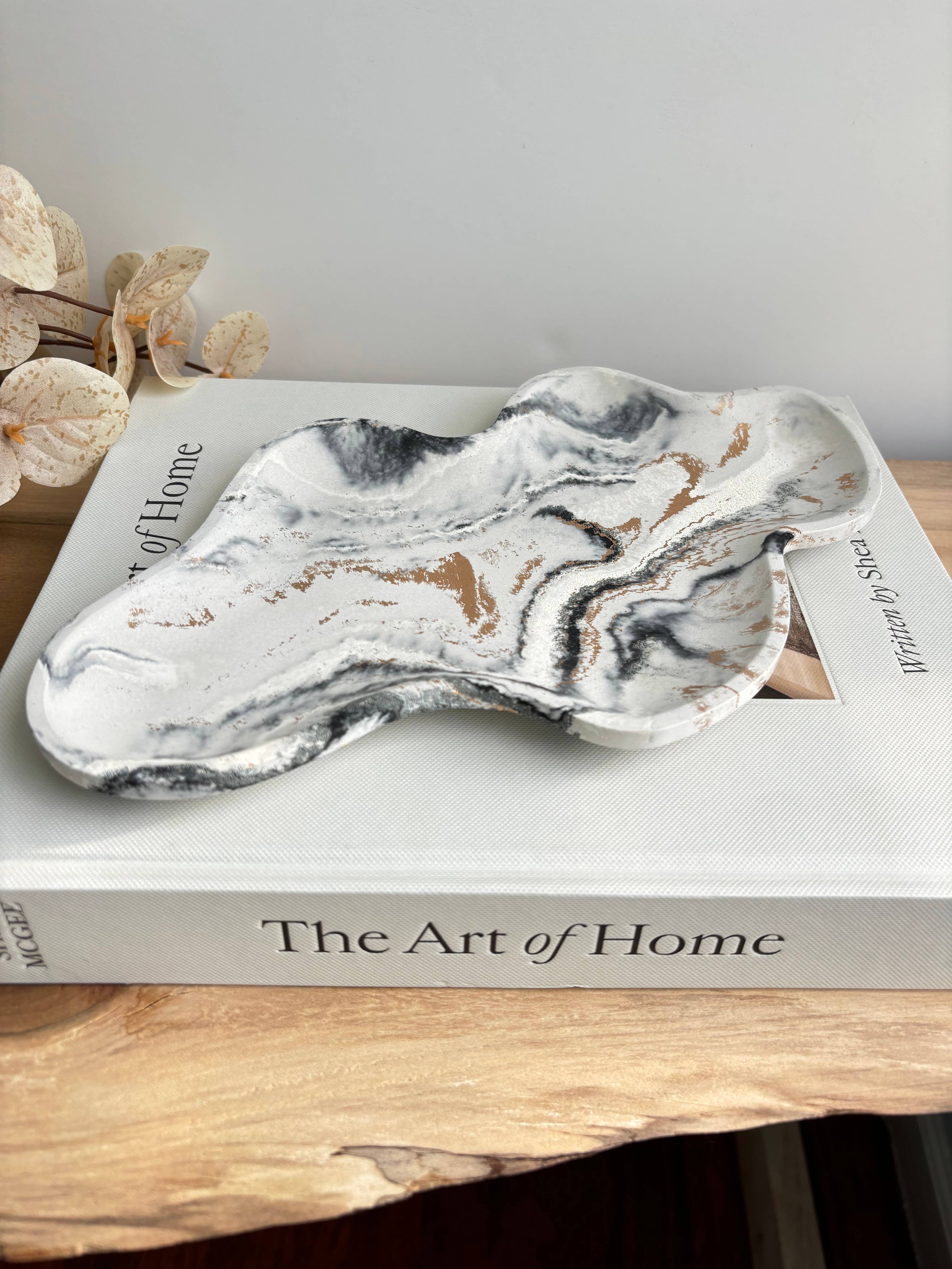 Concrete Curvy Tray - black marble fusion