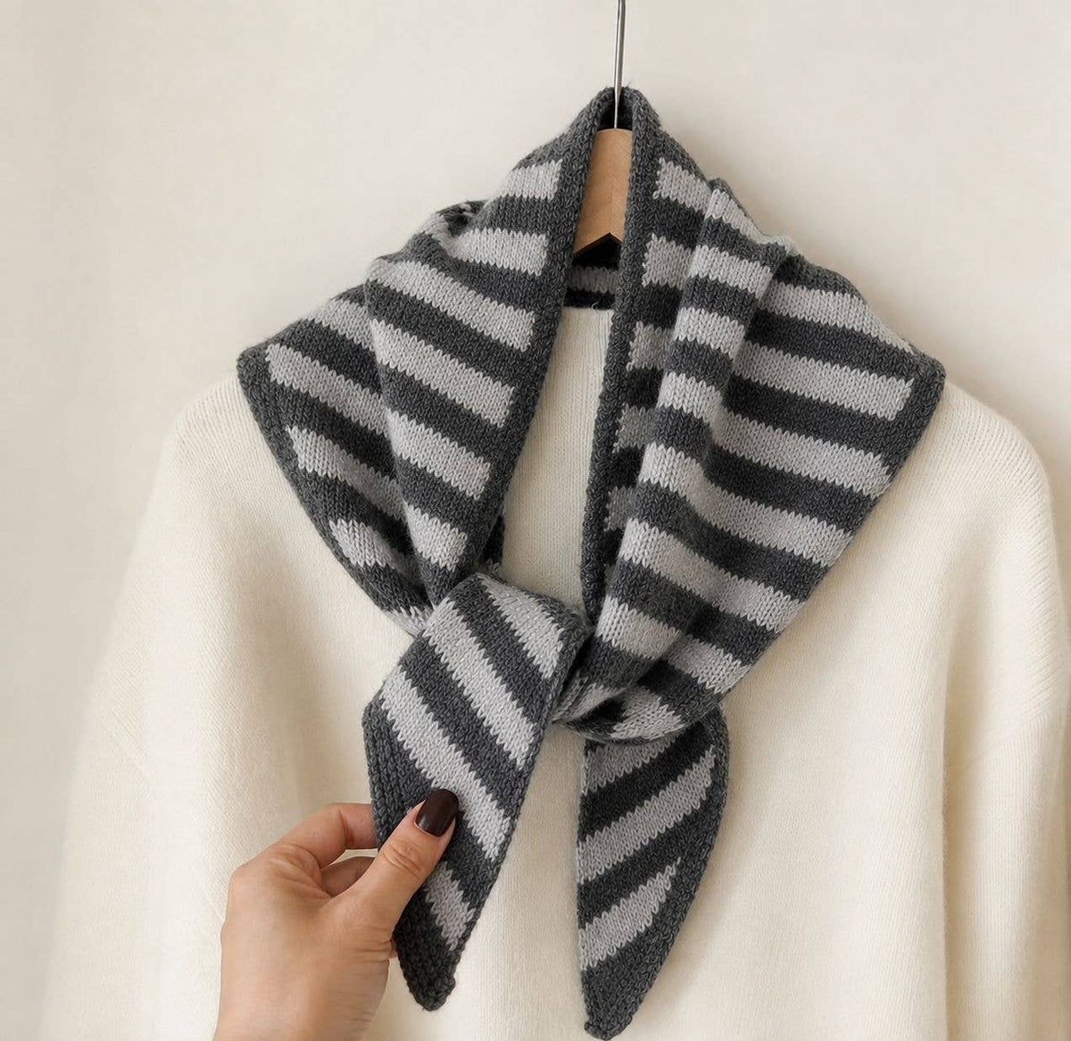 Striped knit triangle scarf: grey