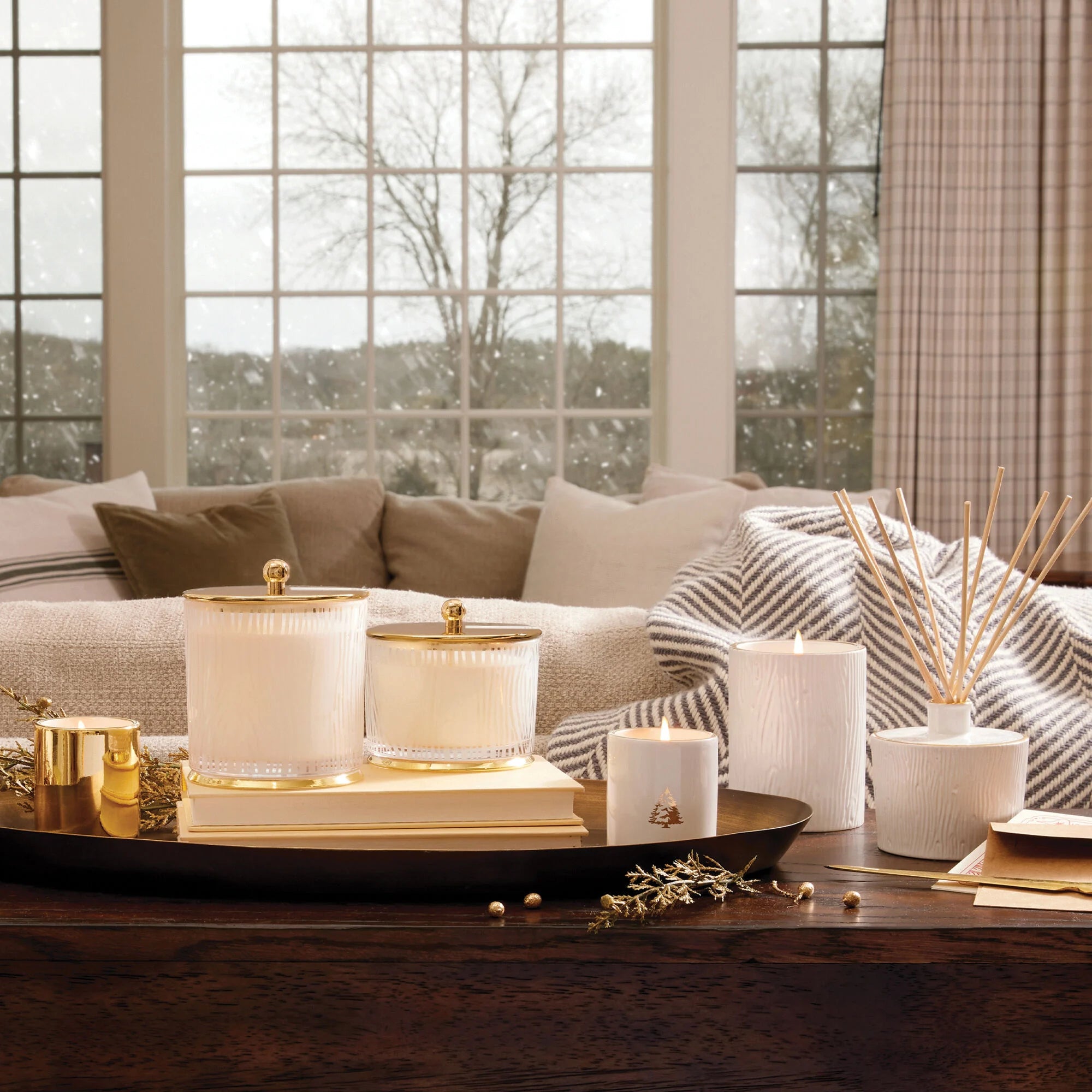 Thymes - Bougie en bois givré doré de sapin Frasier