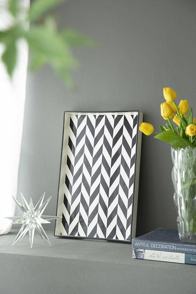 Black and white zigzag Tray