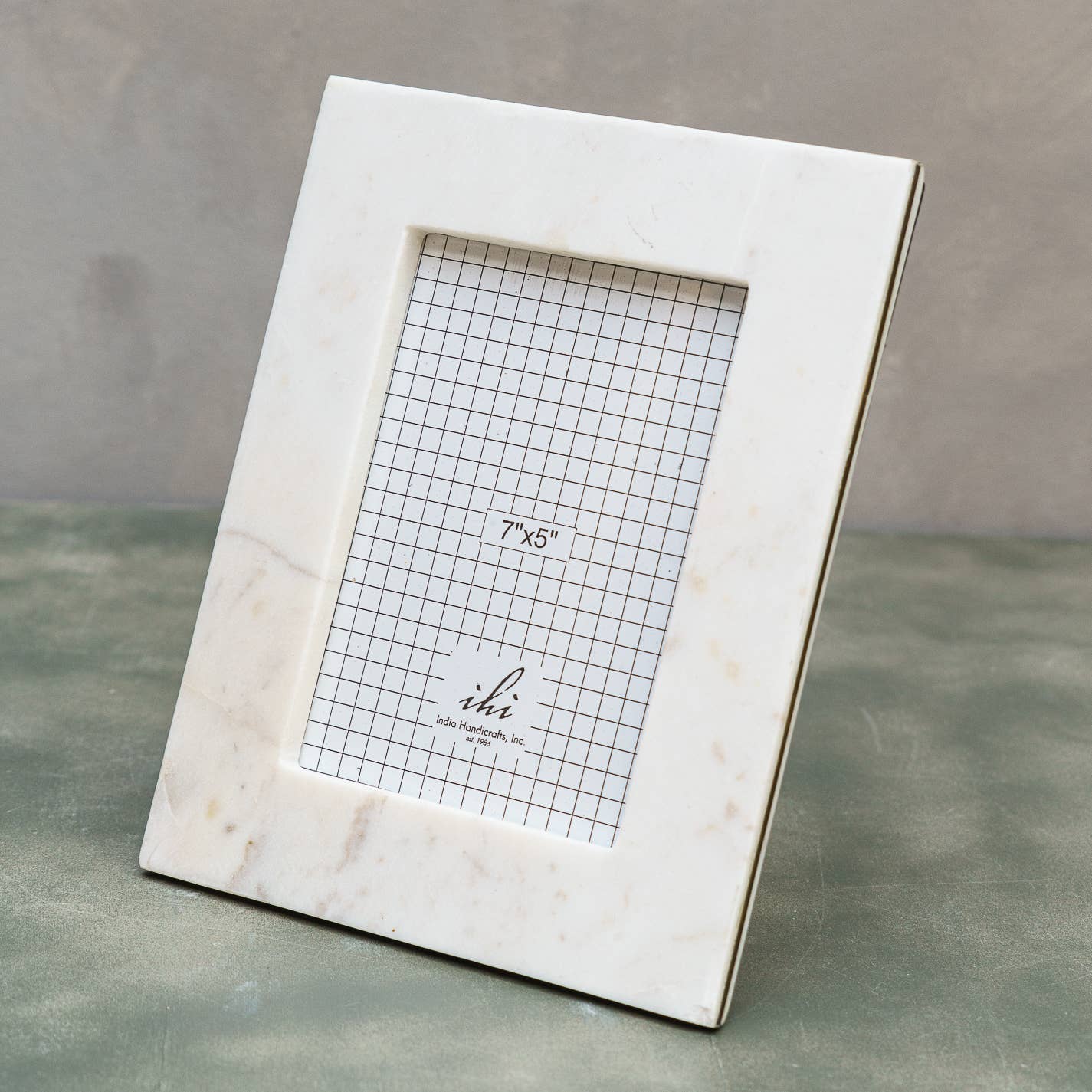 White Marble Photo Frame w/ Brass Edge 5x7