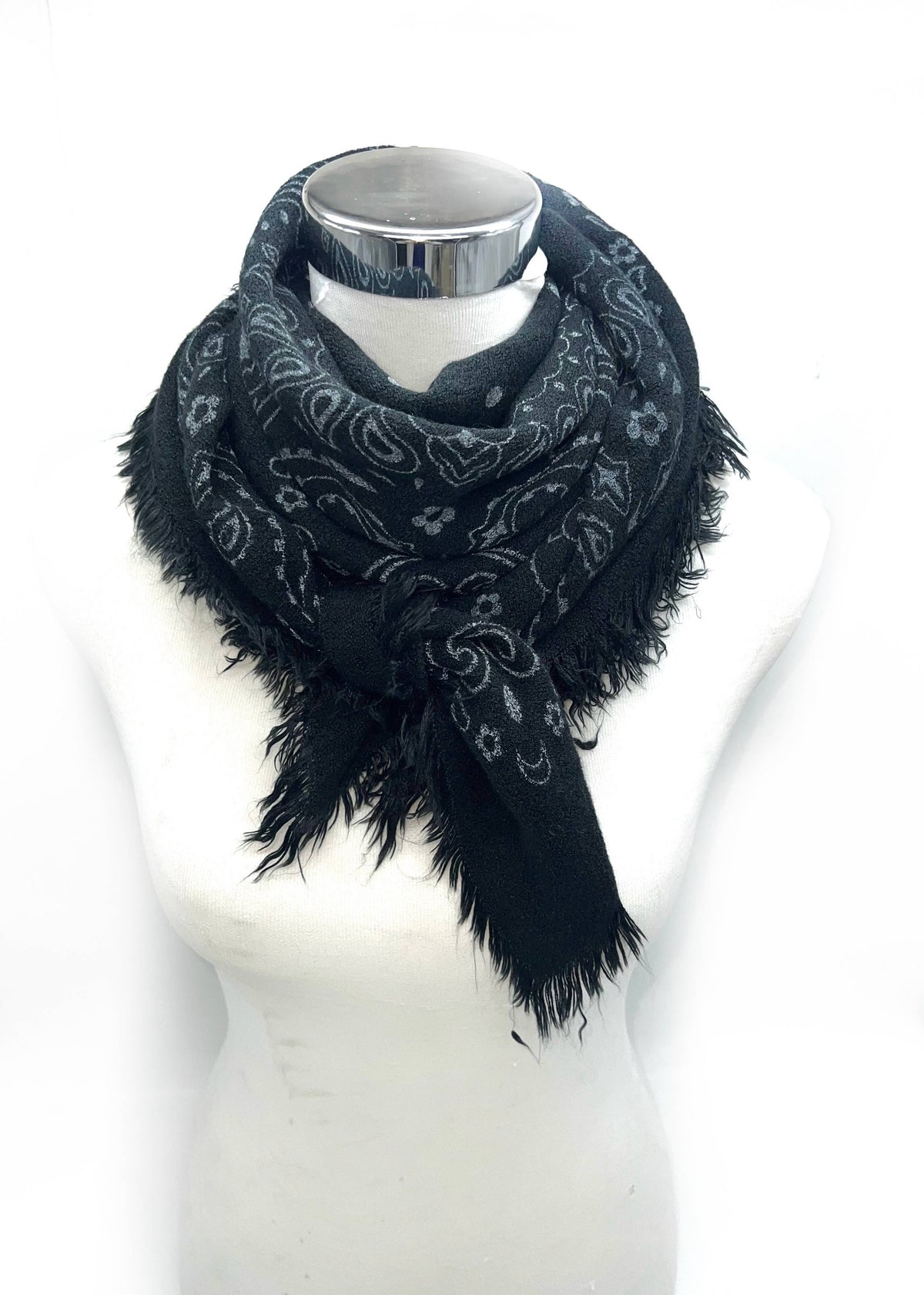 Square wool scarf with paisley pattern