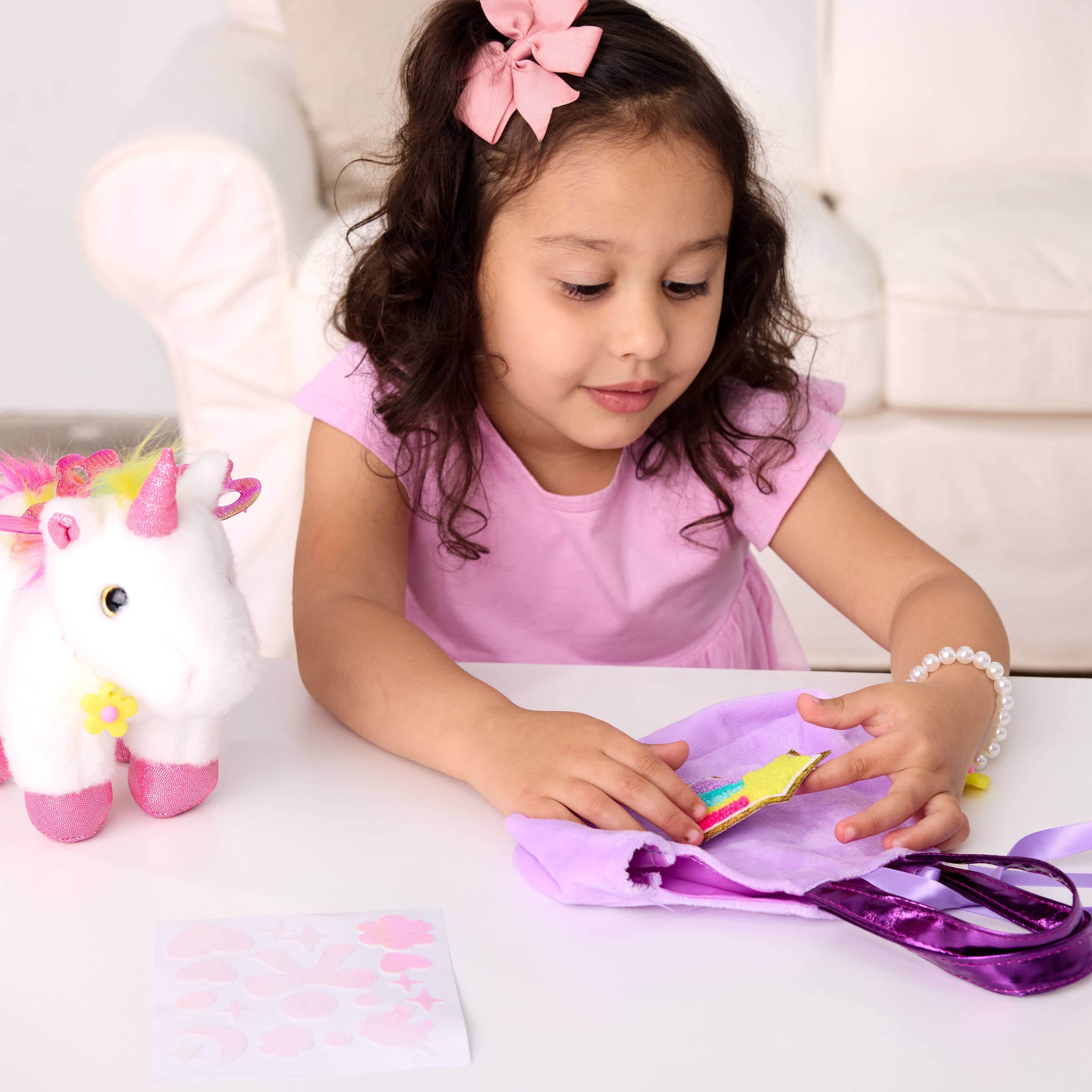 Decorate a Glitzy Unicorn DIY Craft Kit