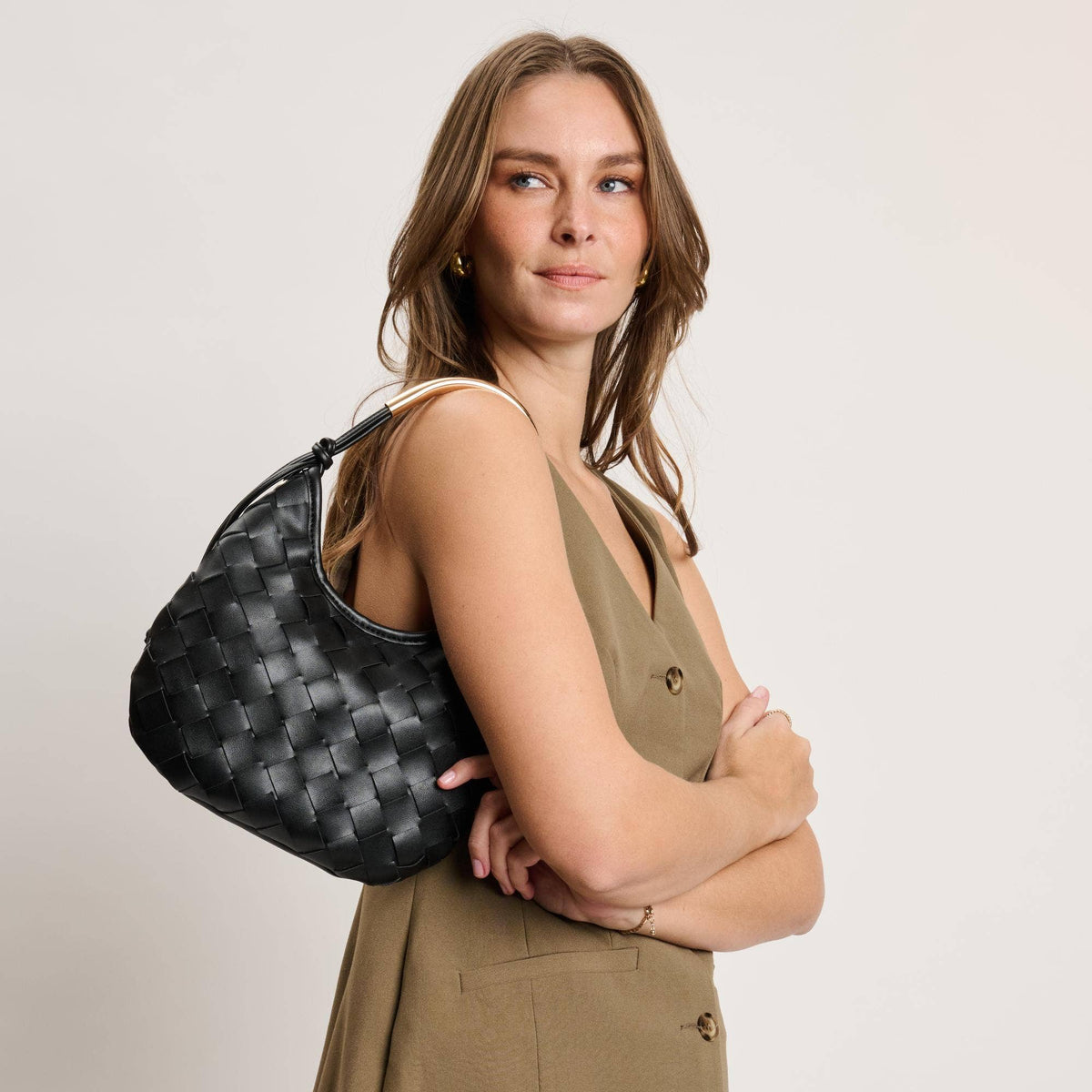 Knotted handle woven shoulder bag - black