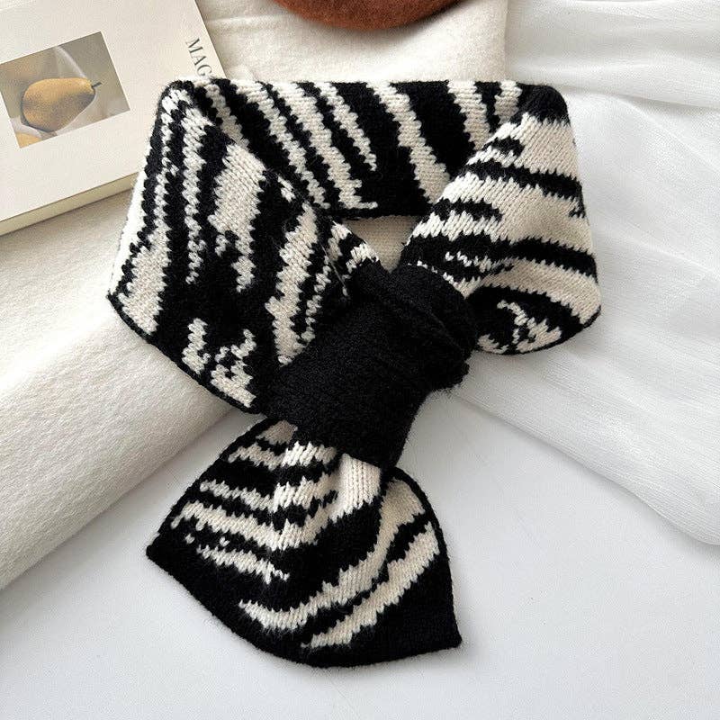 Knitted Scarf - white Zebra