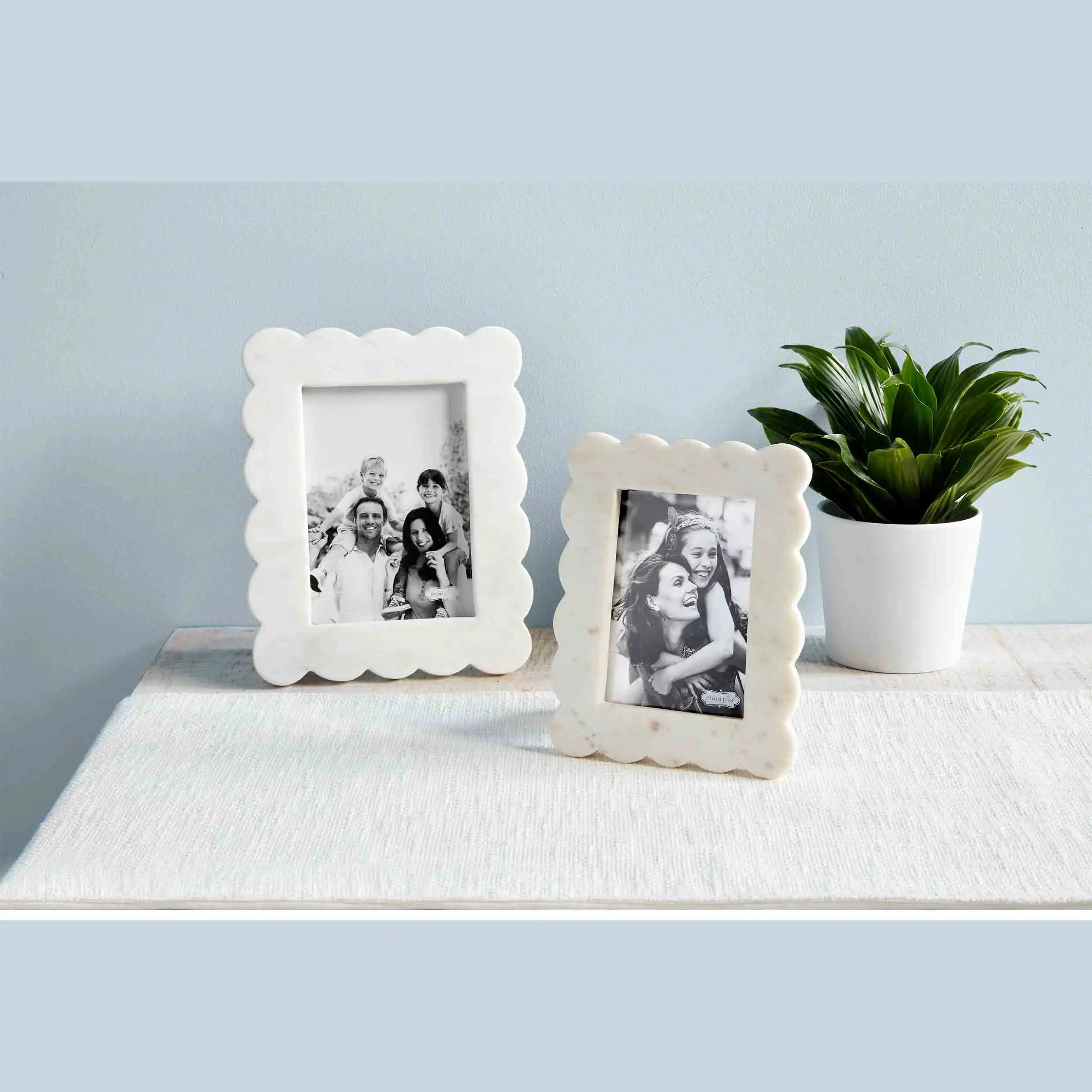 Scalloped Marble Picture Frame - 5x7