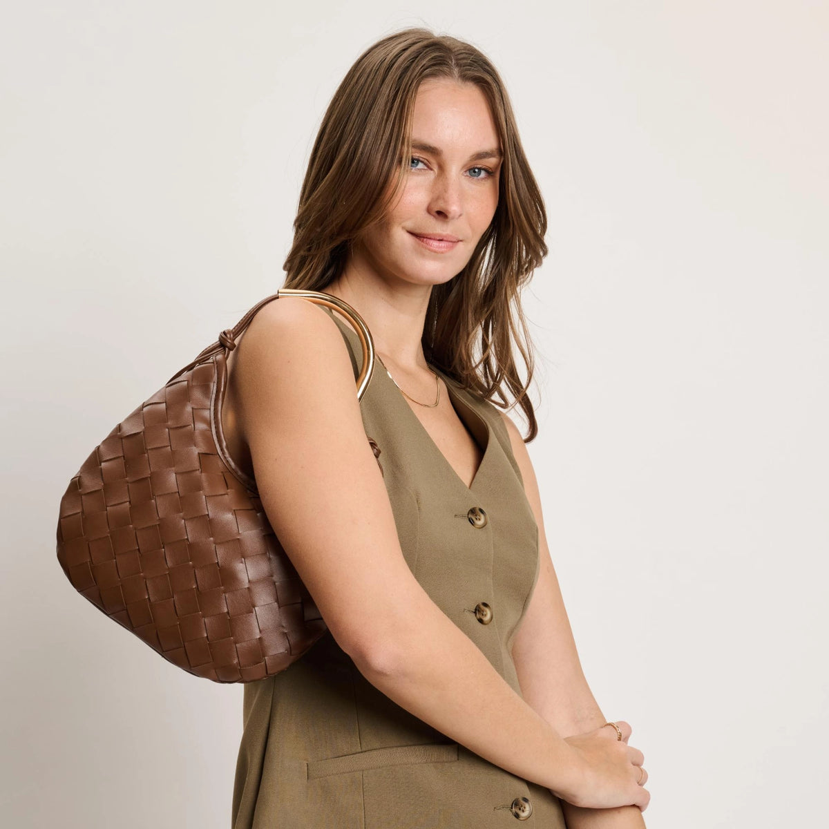 Knotted handle woven shoulder bag - brown
