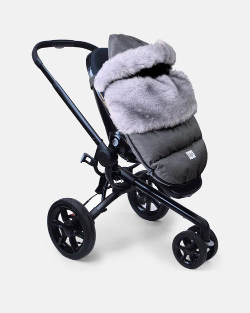 7am - plushpod tundra in Heather Grey Dark and Arctic Faux Fur