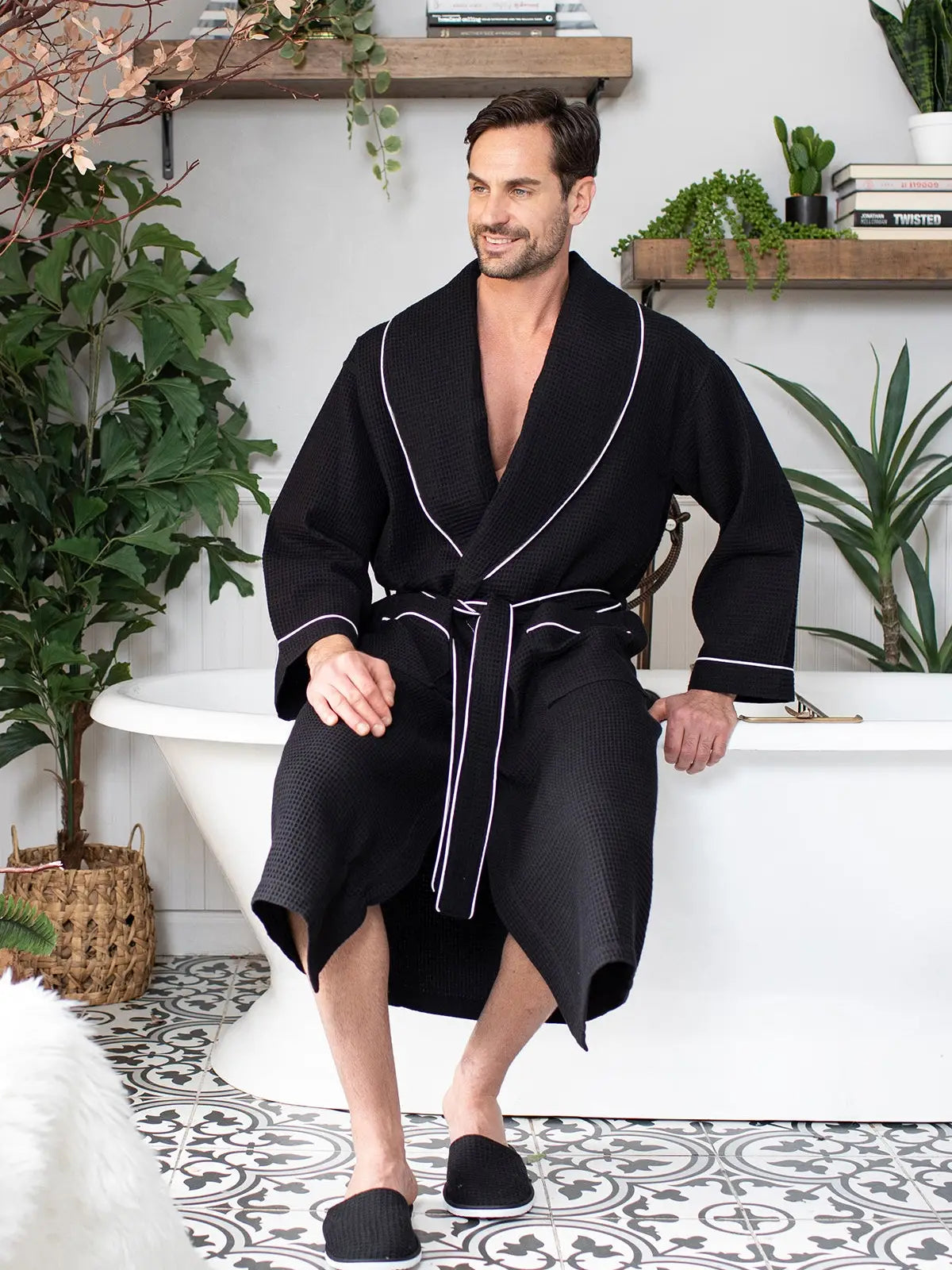 Men’s waffle piping robe and slipper set - black