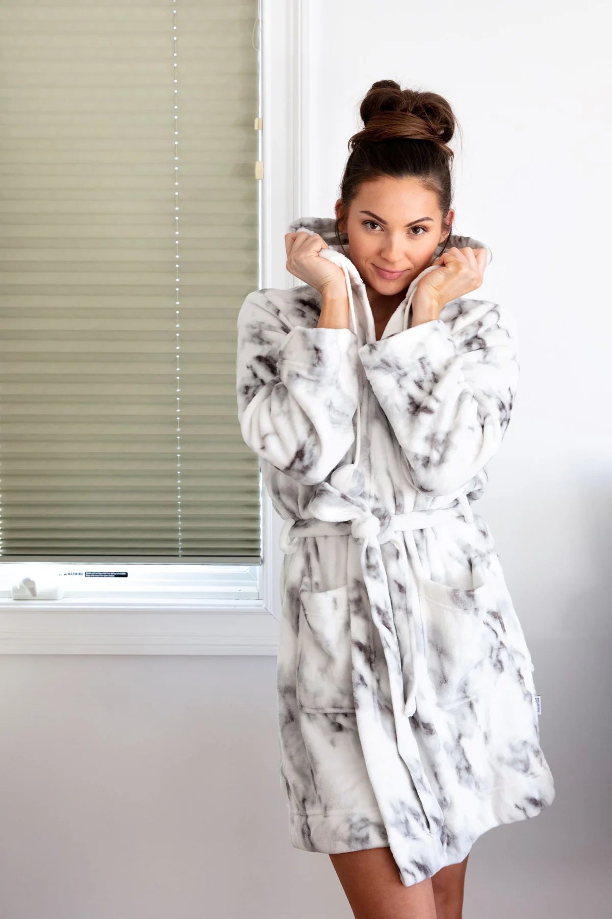 PLUSH HOODED POM POM ROBE -MARBLE