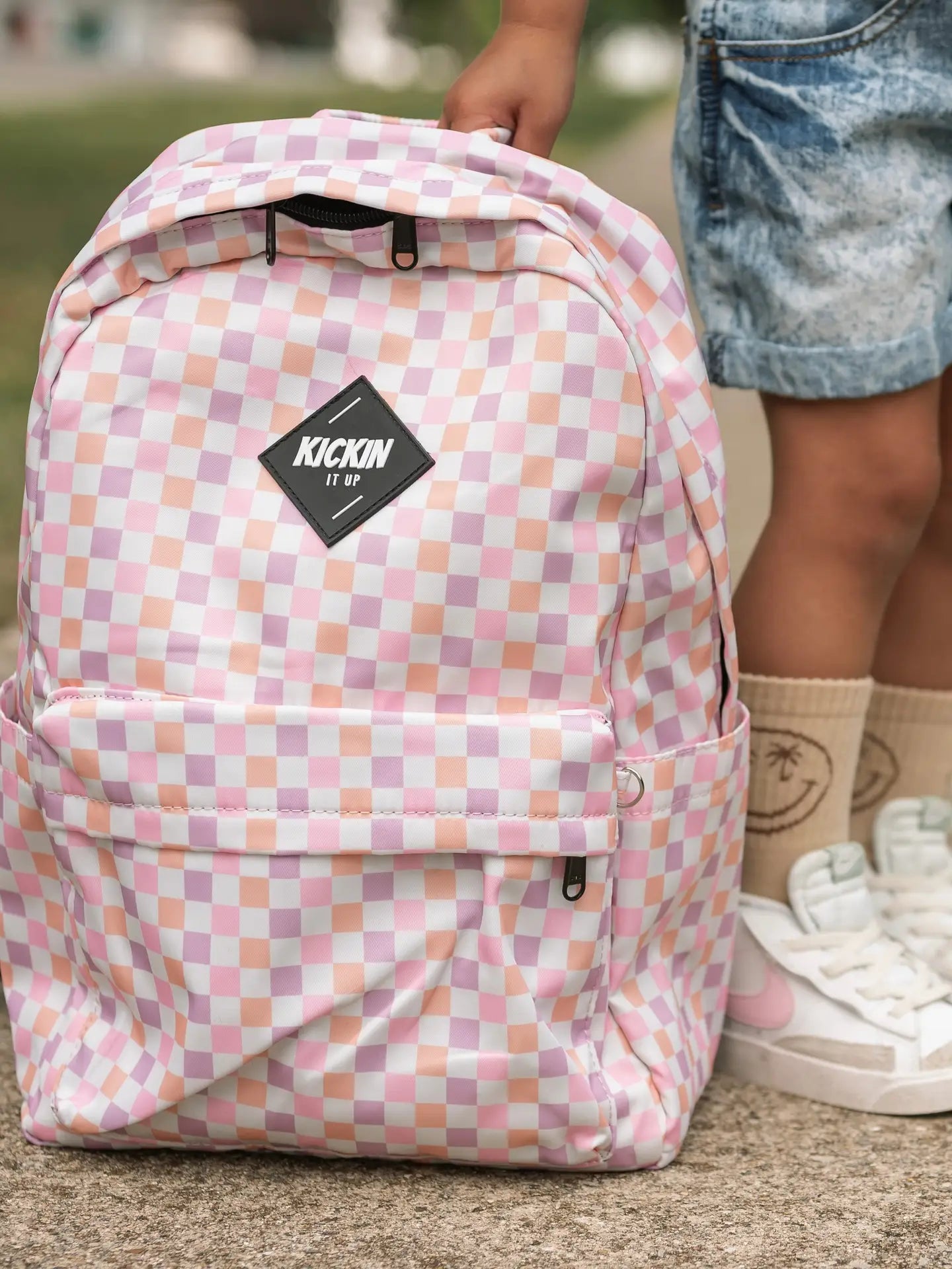 Pink checkered vans backpack hotsell