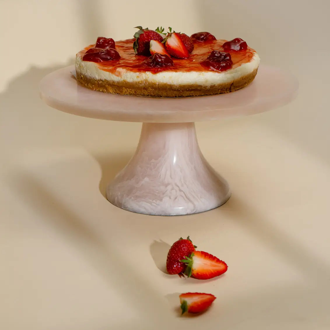 Radiant resin cake stand - blush