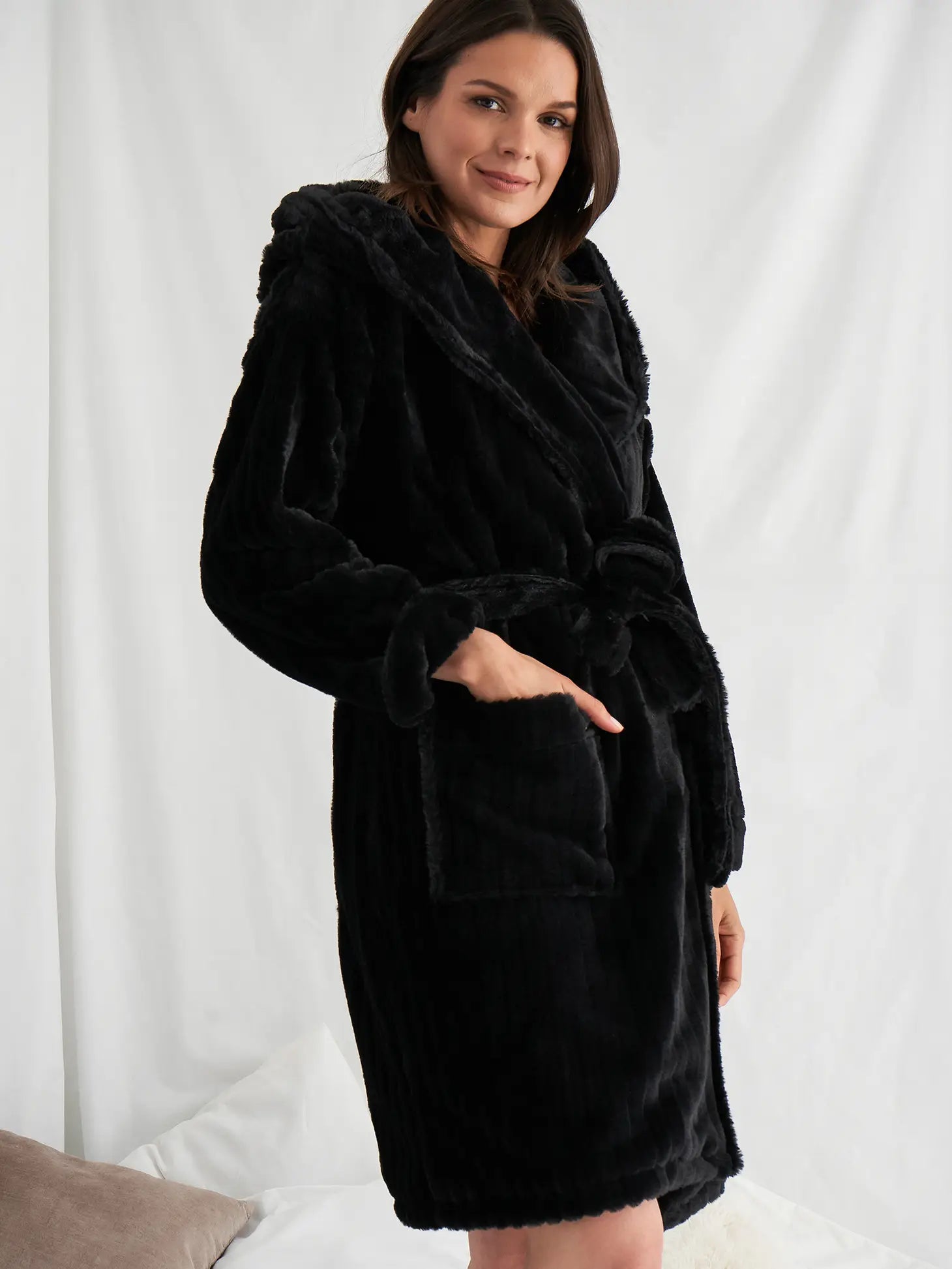 ROBE - FAUX FUR - BLACK