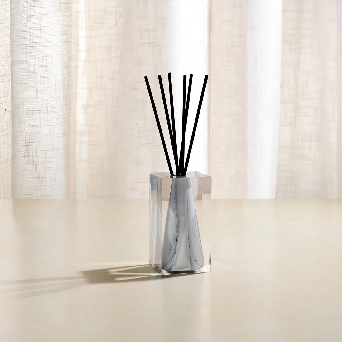 Citrus & musky woods Reed Diffuser - white