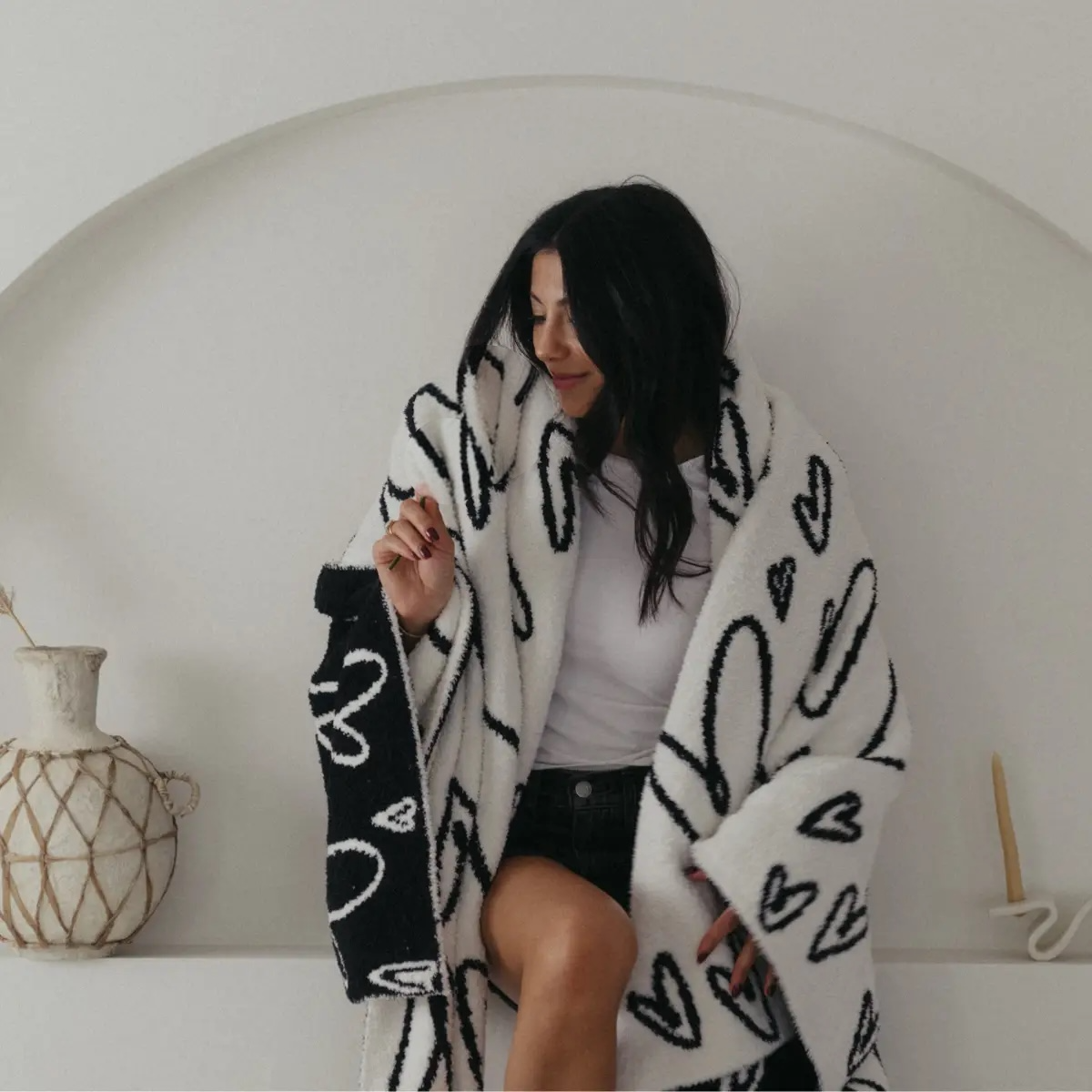 Heart Luxe Home Blanket - black/cream