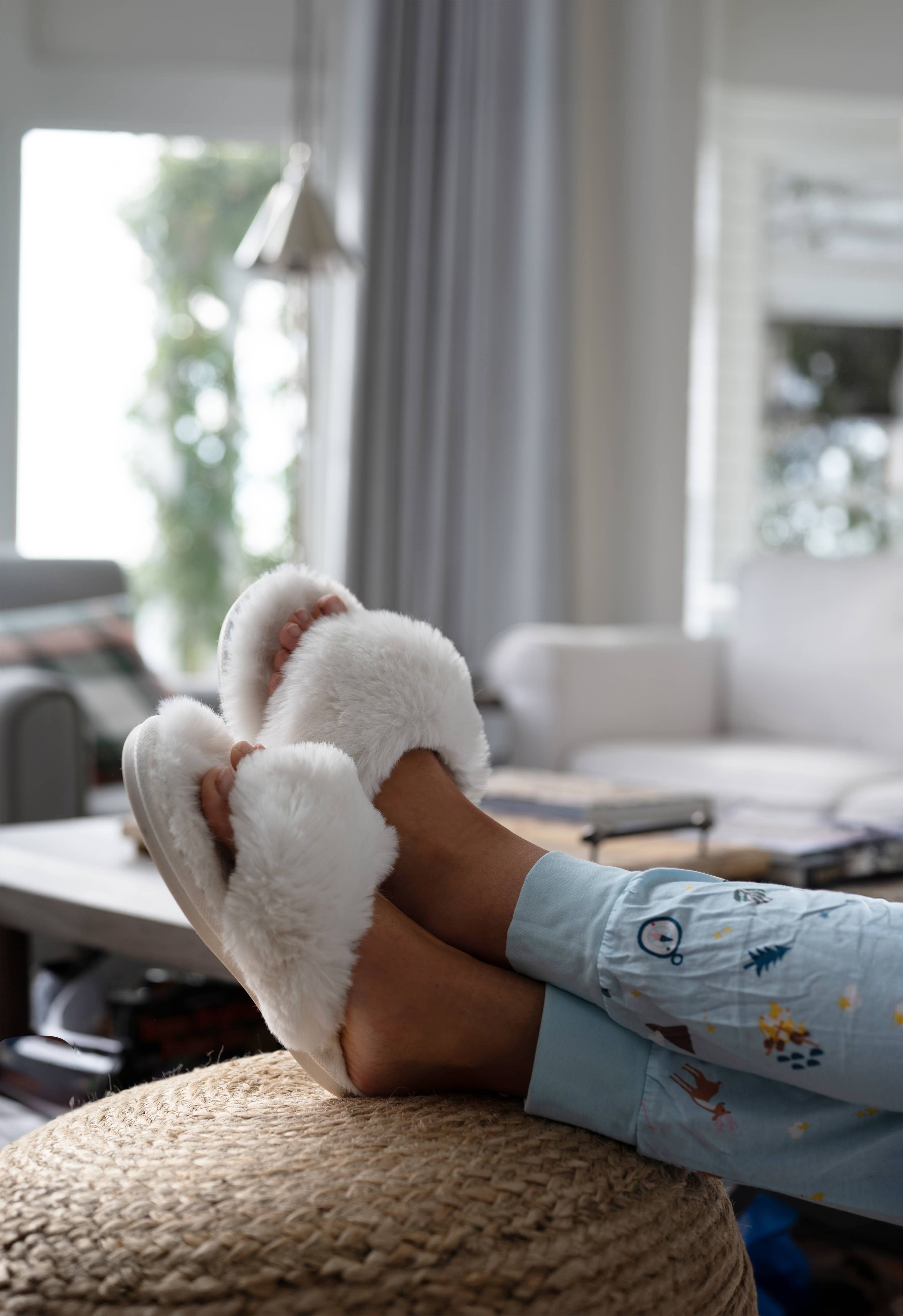Plush thong Slippers - white
