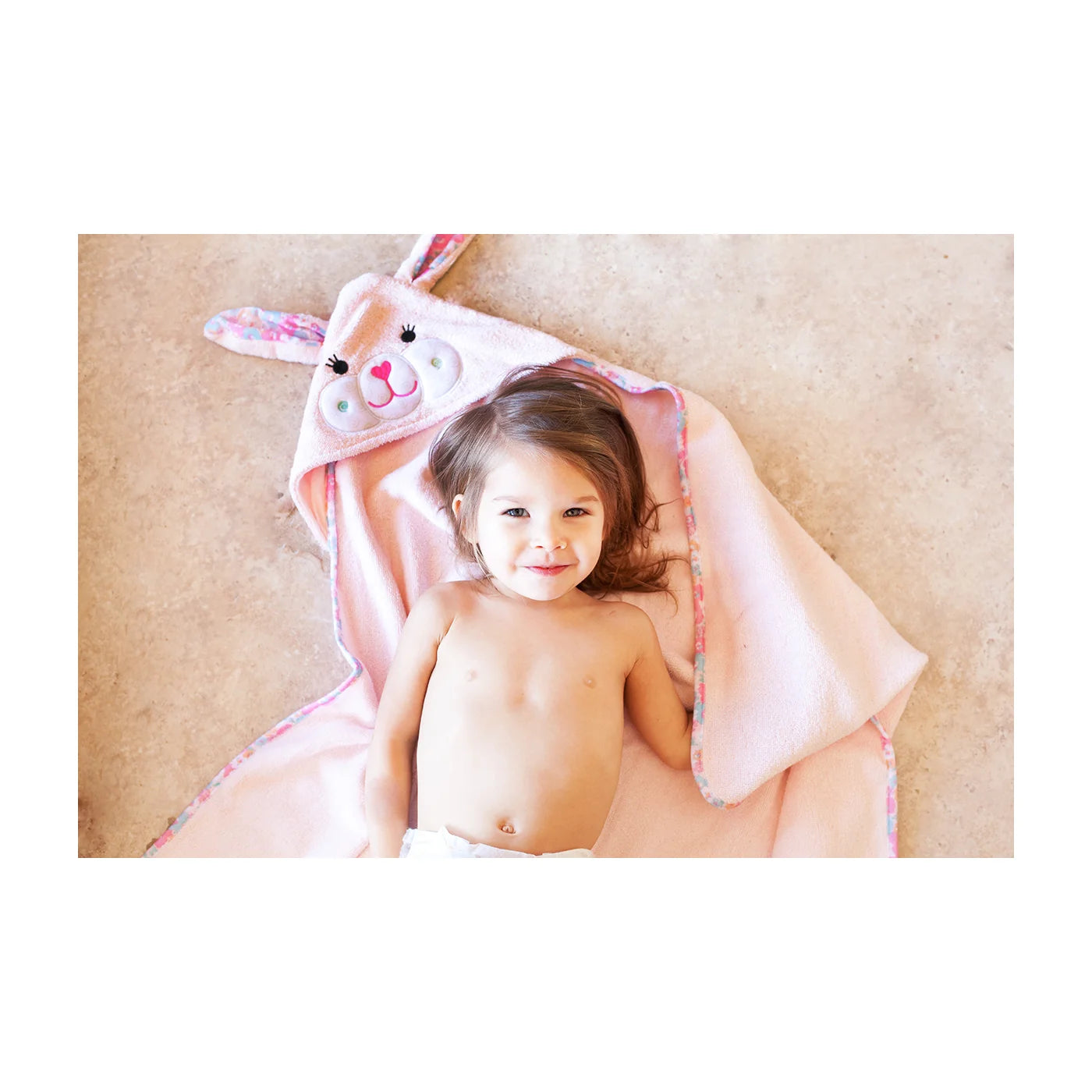 Serviette de bain bébé personnalisée - Capuche éponge - Lapin Béatrice